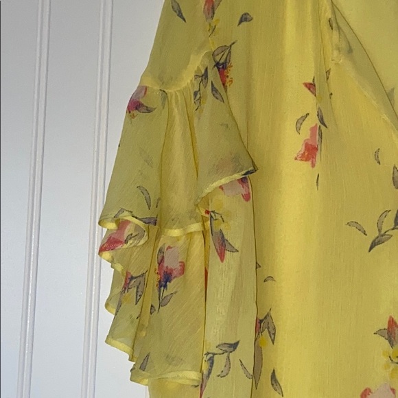 AVA & VIV Floral Yellow Blouse - Picture 4 of 7